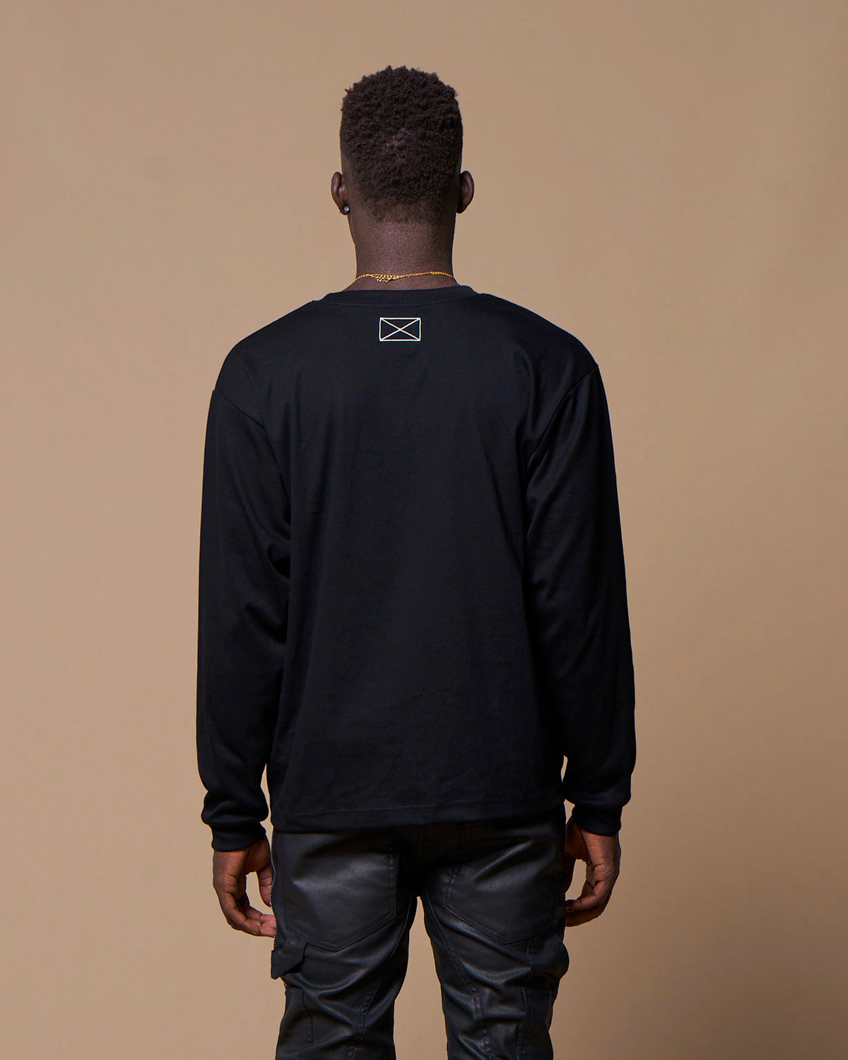 CLASSIC LOGO BOX LS TEE - BLACK