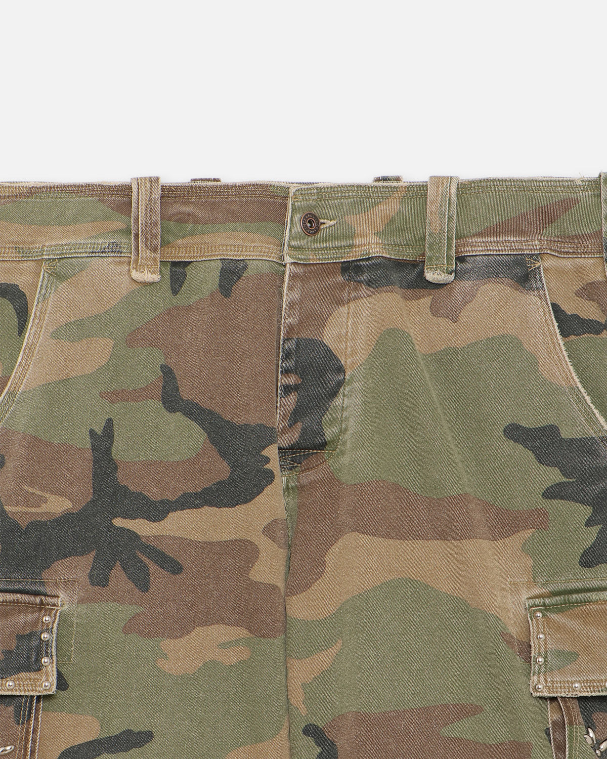 STUDDED MILITARY CARGO SHORTS - CAMO