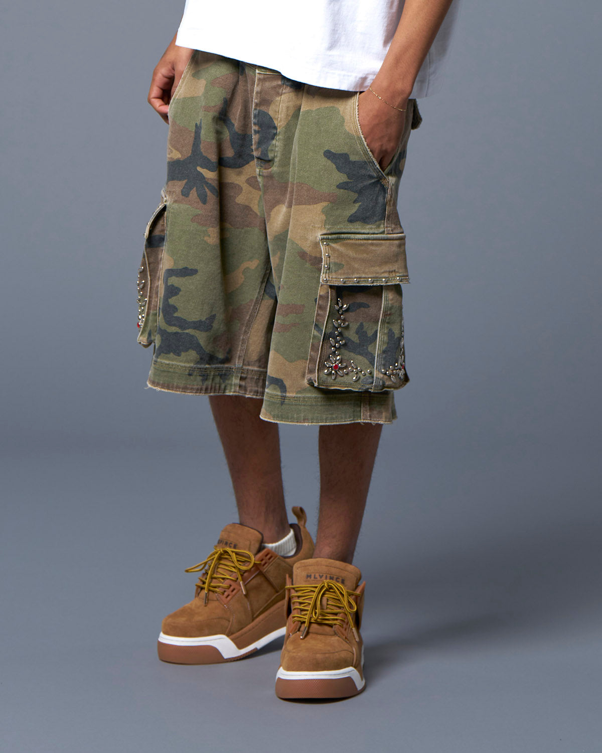STUDDED MILITARY CARGO SHORTS - CAMO