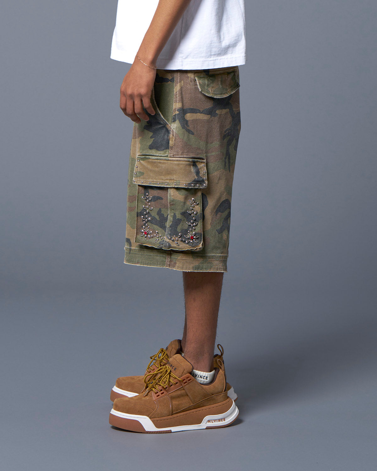 STUDDED MILITARY CARGO SHORTS - CAMO