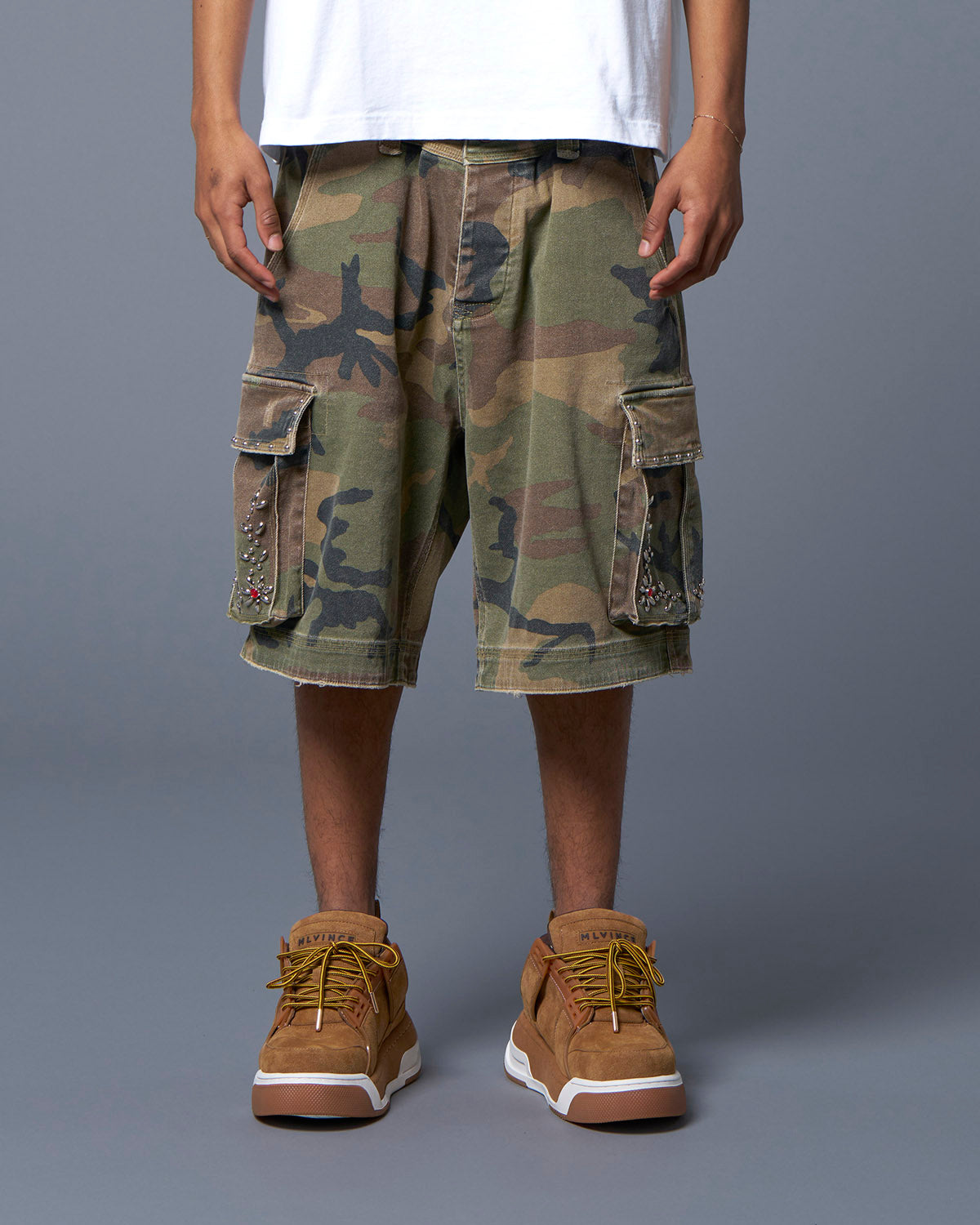 STUDDED MILITARY CARGO SHORTS - CAMO