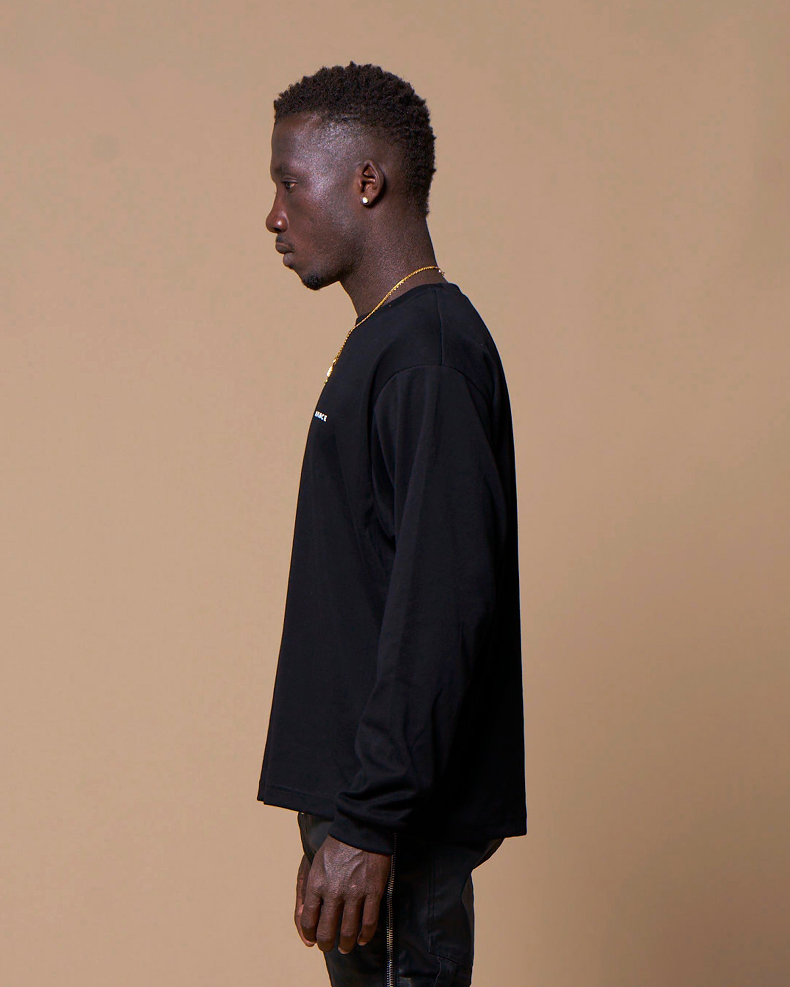 CLASSIC LOGO BOX LS TEE - BLACK