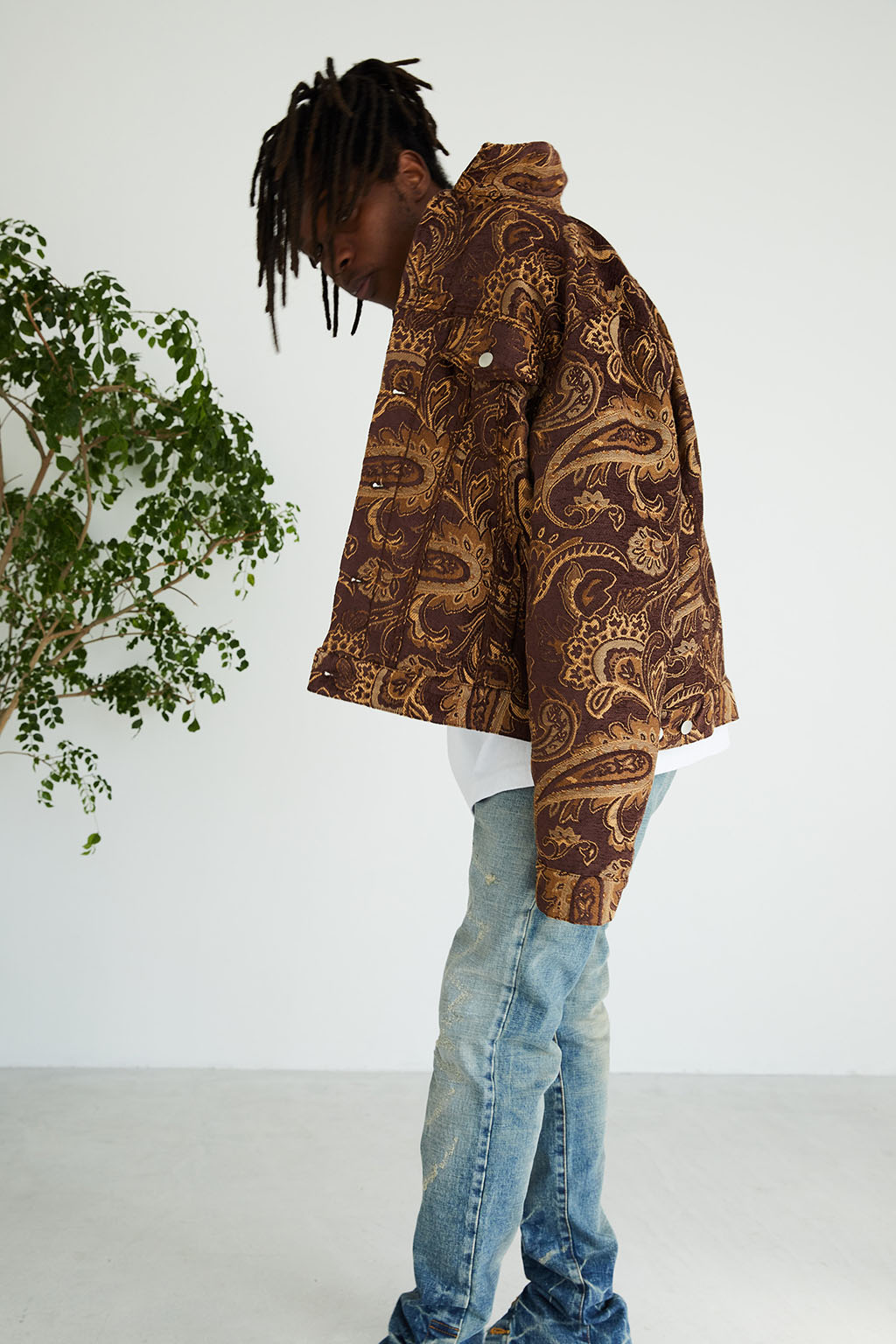 PAISLEY JACQUARD TRUCKER JACKET - BROWN 